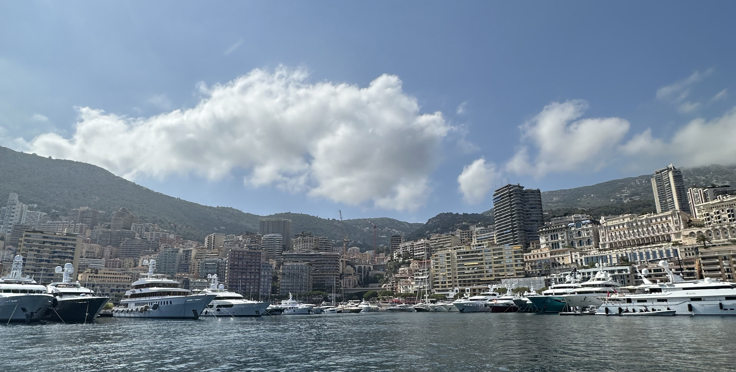 balmoral3-1688550511-1-scaled-1 A building with great potential located on the port of the prestigious principality of Monaco.