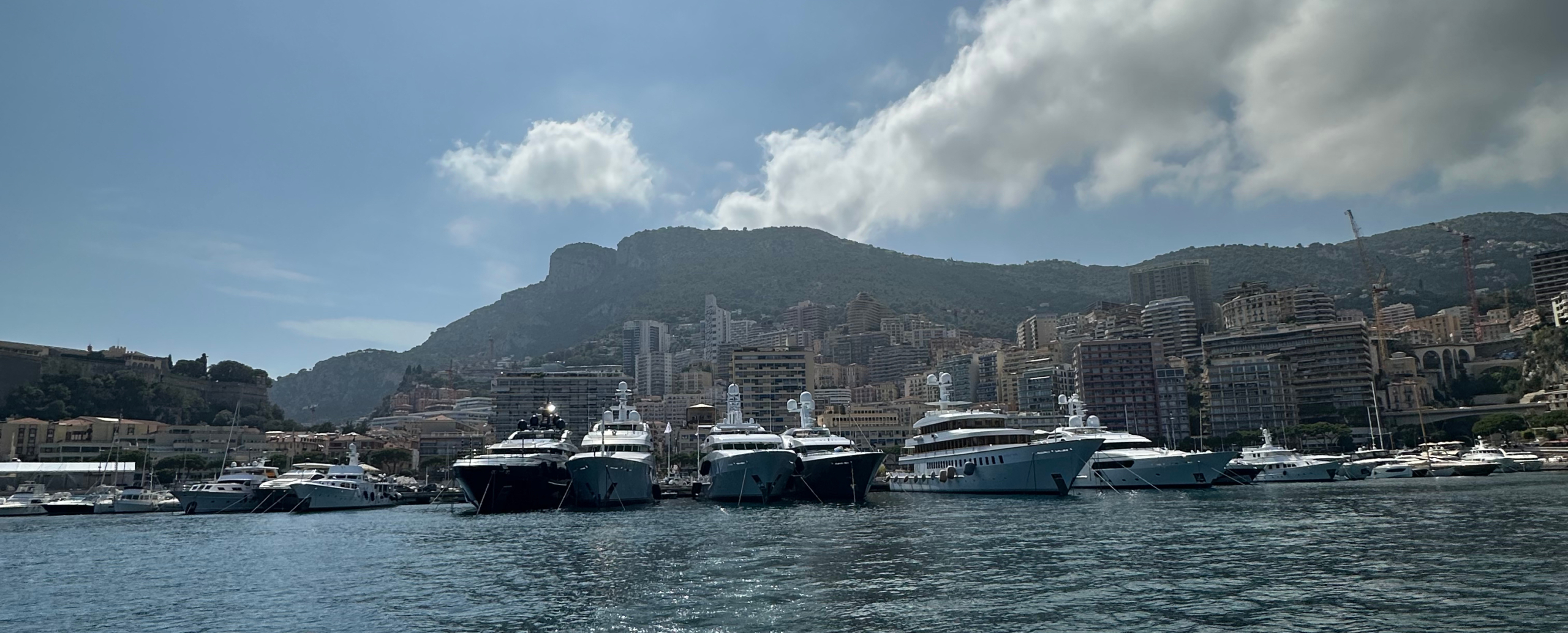 port-1688550563-1-scaled-1 A building with great potential located on the port of the prestigious principality of Monaco.