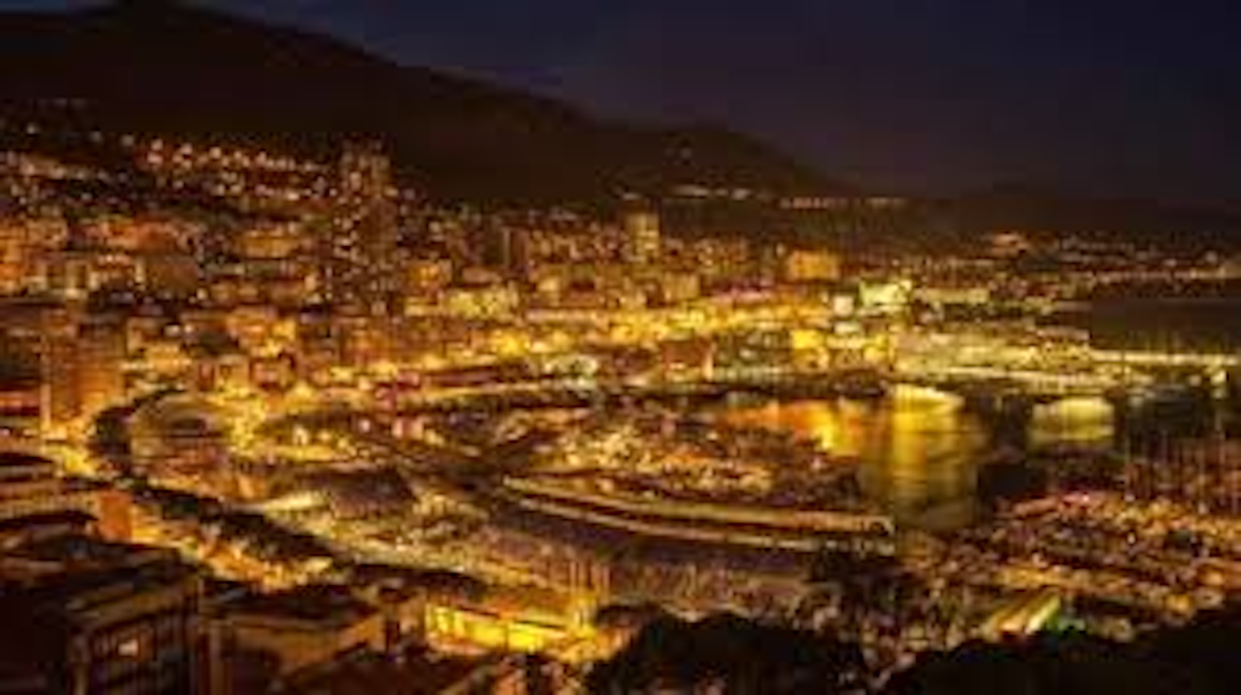 unknown-1736502534 A building with great potential located on the port of the prestigious principality of Monaco.