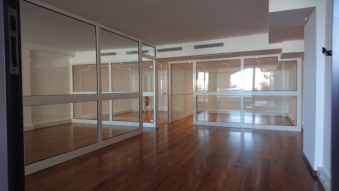 3-bureaux-cloisonne-s-moyen-1709563319 Quartier Fontvieille – Quiet offices overlooking gardens