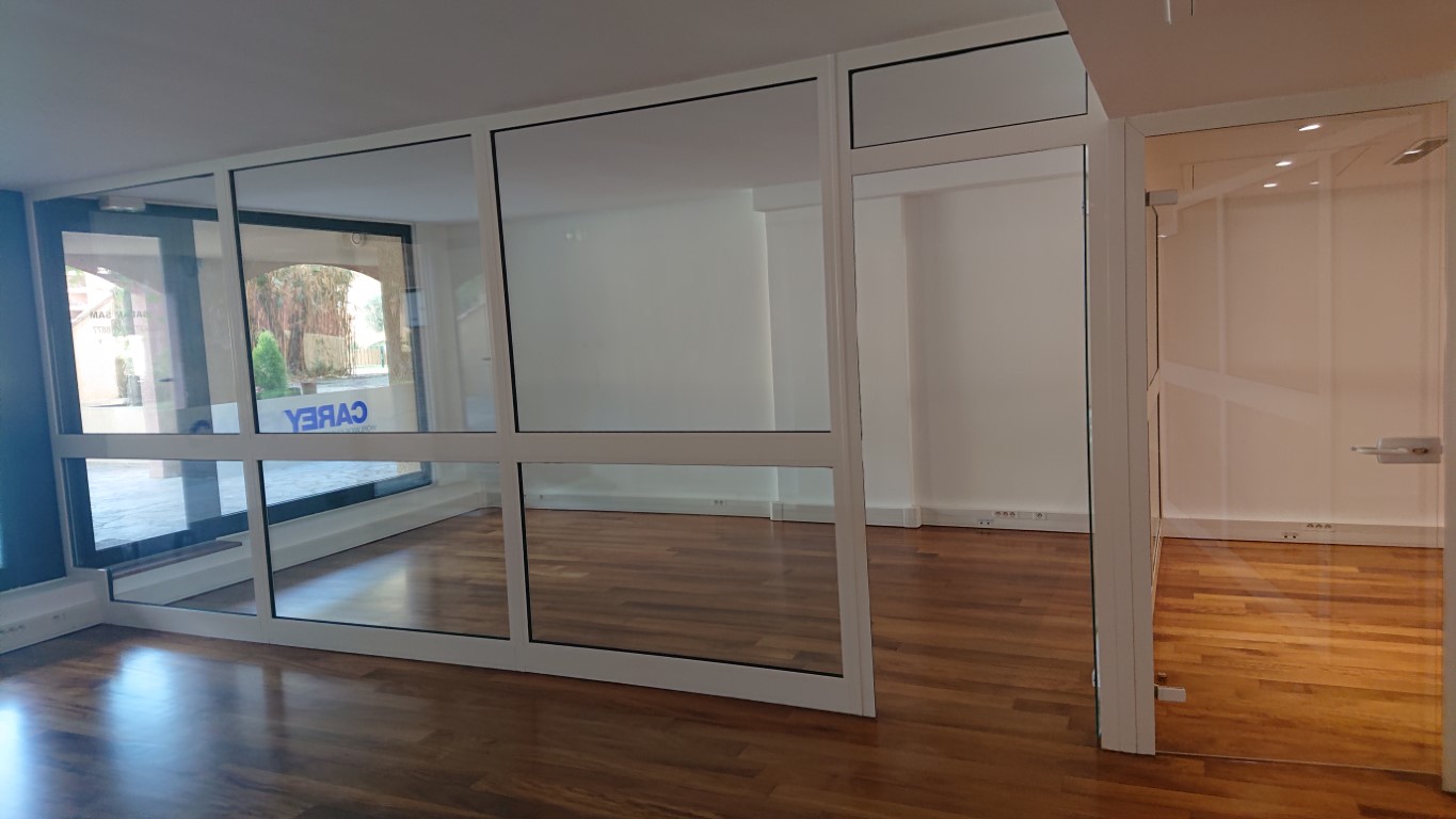 bureau-gauche-entre-e-moyen-1709563319 Quartier Fontvieille – Quiet offices overlooking gardens