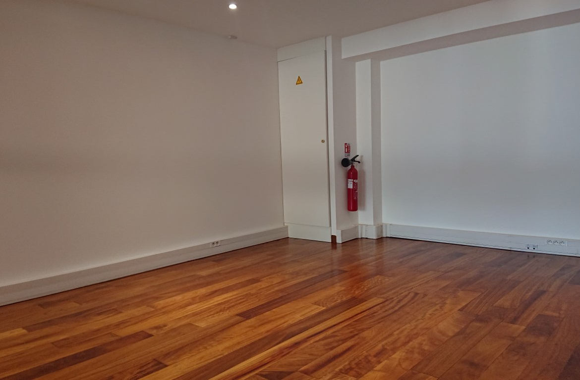 Quartier Fontvieille – Quiet offices overlooking gardens
