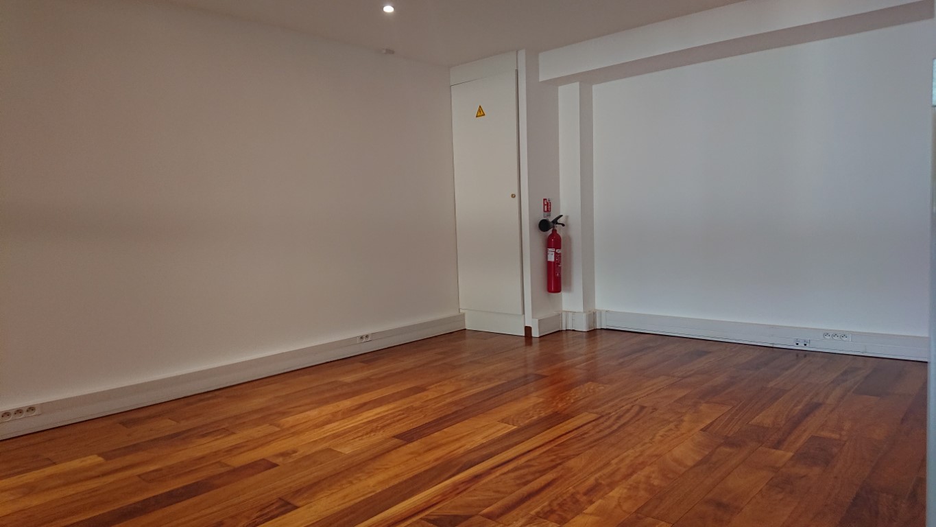 bureau-gauche-fond-moyen-1709563320 Quartier Fontvieille – Quiet offices overlooking gardens