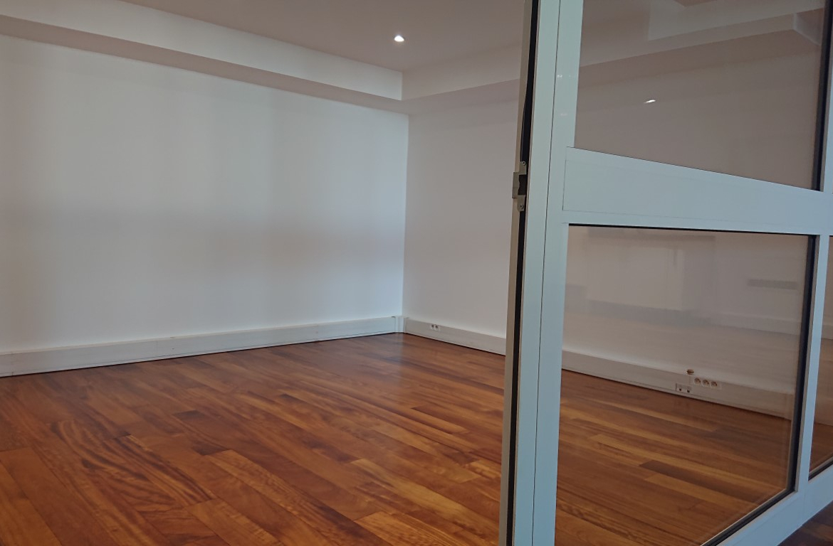 Quartier Fontvieille – Quiet offices overlooking gardens