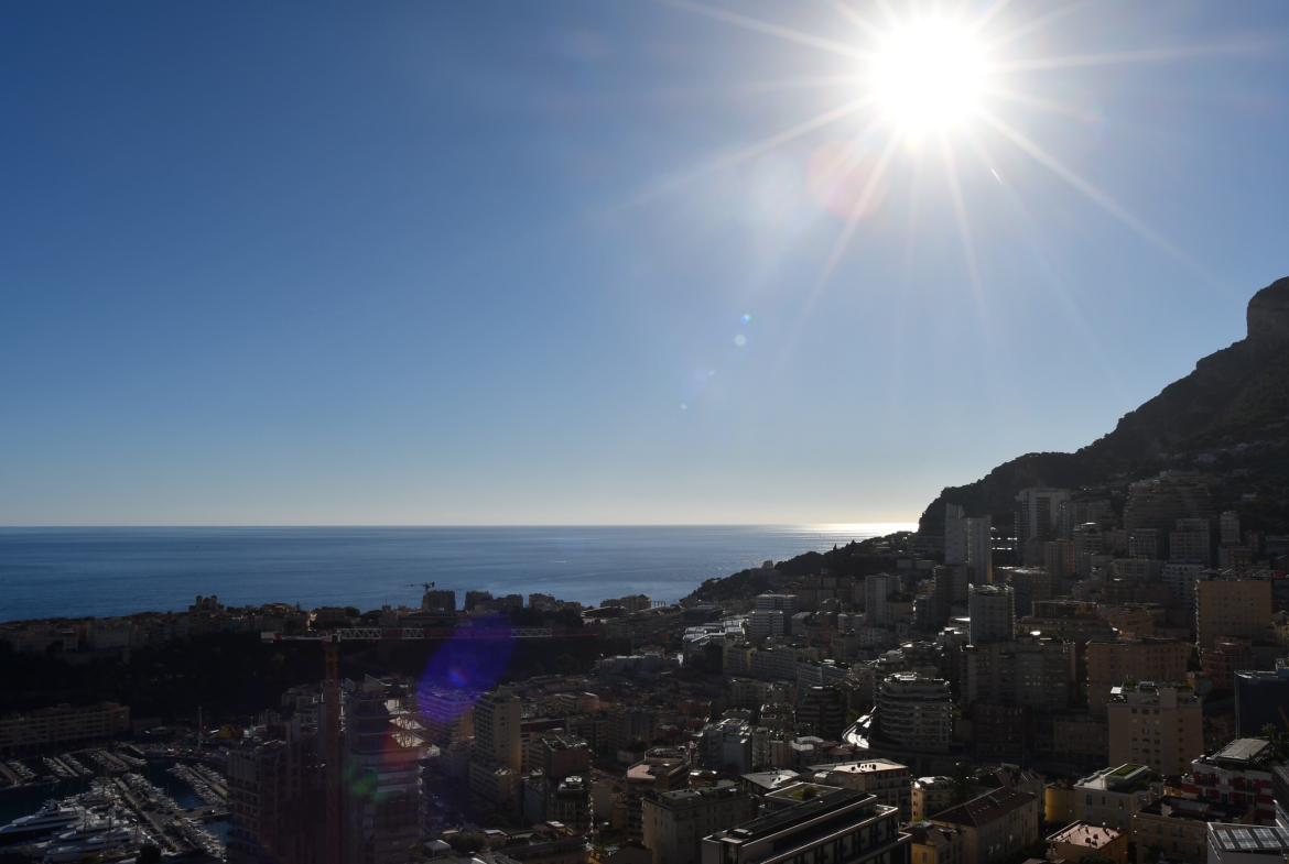 LARGE 2-ROOM APARTMENT IN MIXED USE WITH PARKING