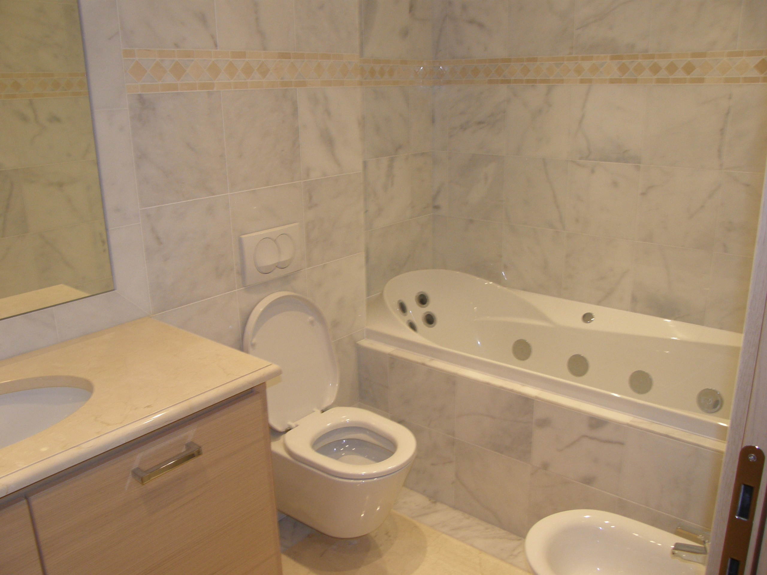 OLYMPUS DIGITAL CAMERA LARGE 2-ROOM APARTMENT IN MIXED USE WITH PARKING