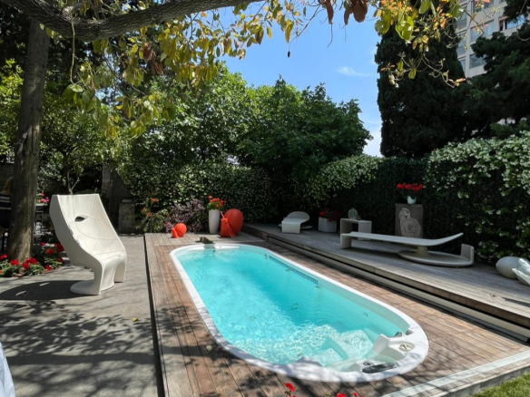 Prestigious address: unique villa with pool and green spaces in Monaco