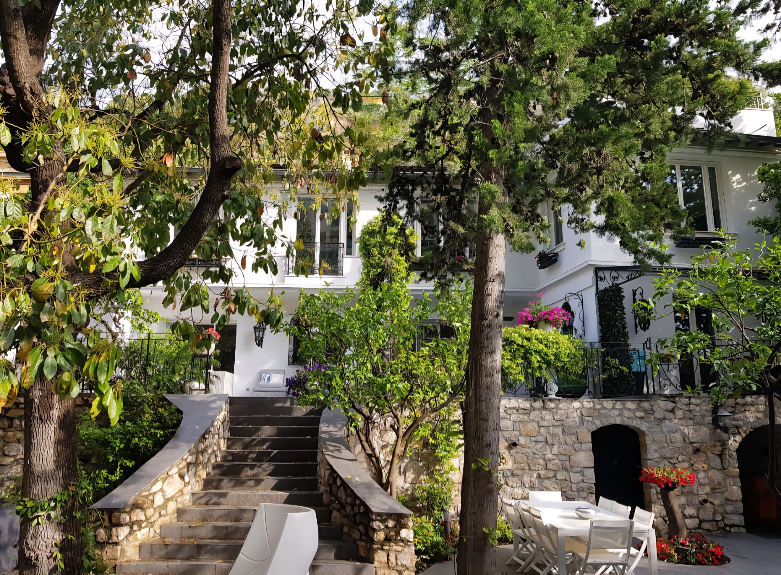 screenshot-20250904-090641-whatsapp-1756992785-scaled-1 Prestigious address: unique villa with pool and green spaces in Monaco