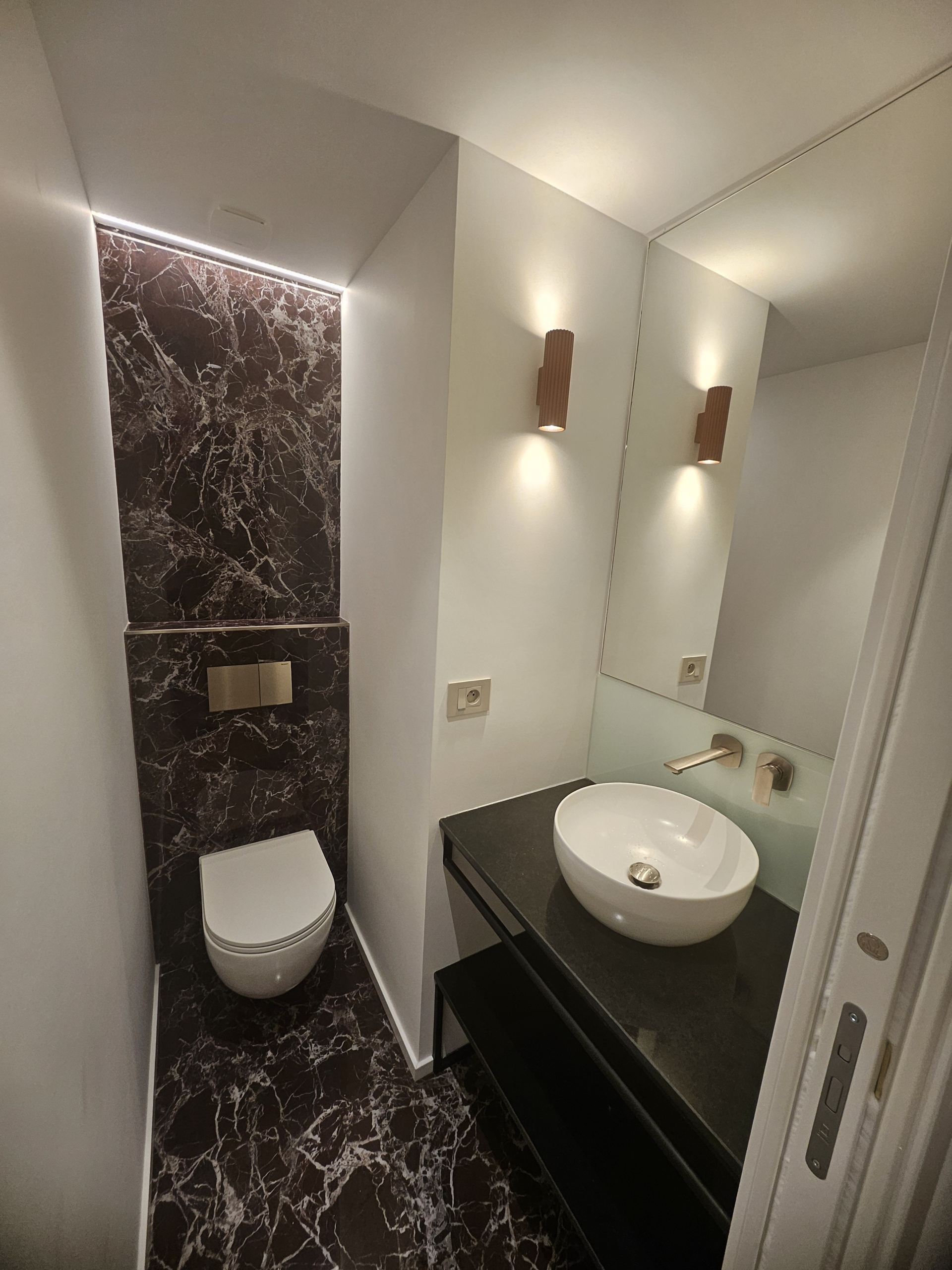 20250923-100139-1758637904-scaled-1 Condamine – 5 Rooms for sale near the port