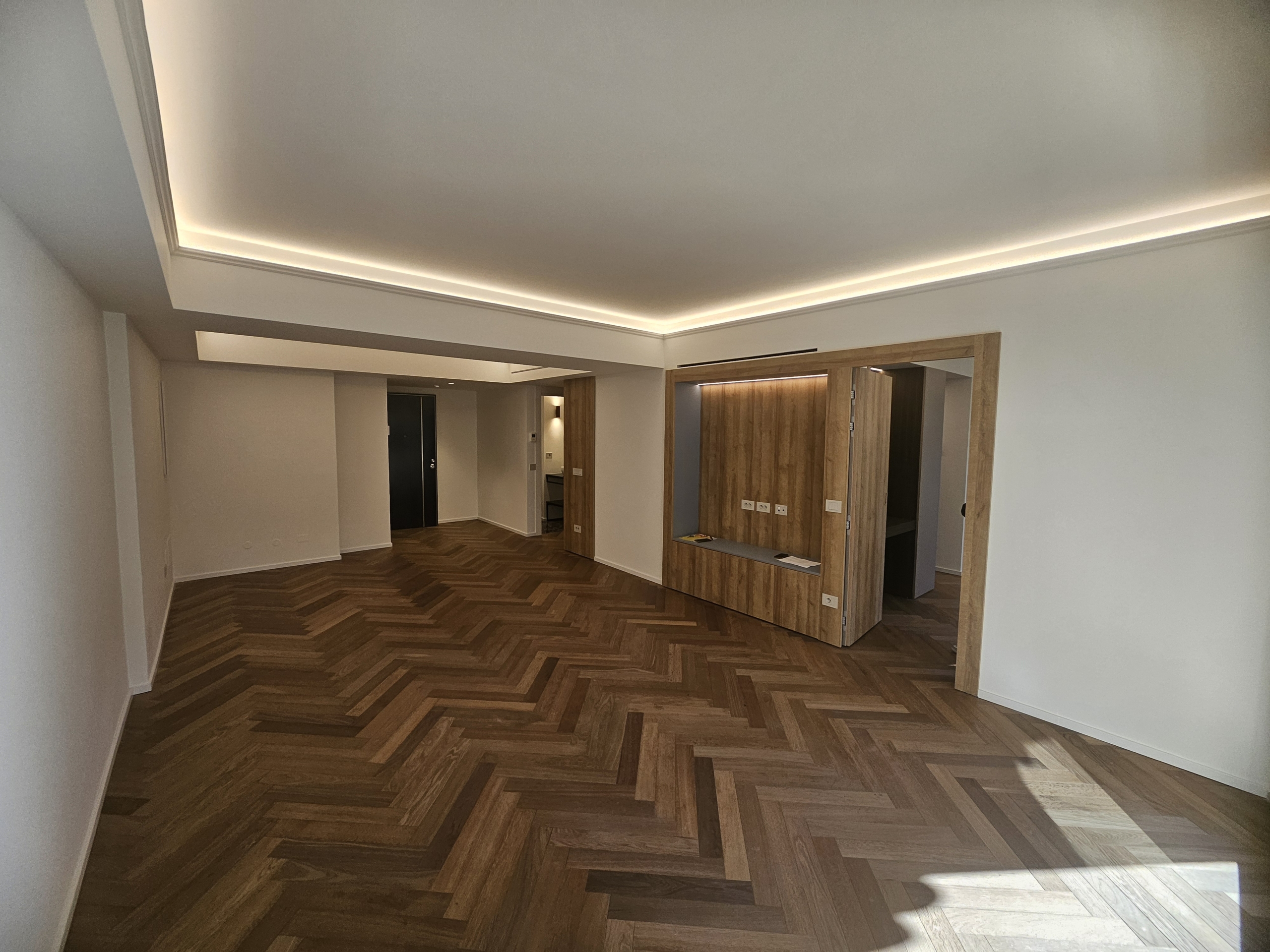 20250923-100207-1758637906-scaled-1 Condamine – 5 Rooms for sale near the port