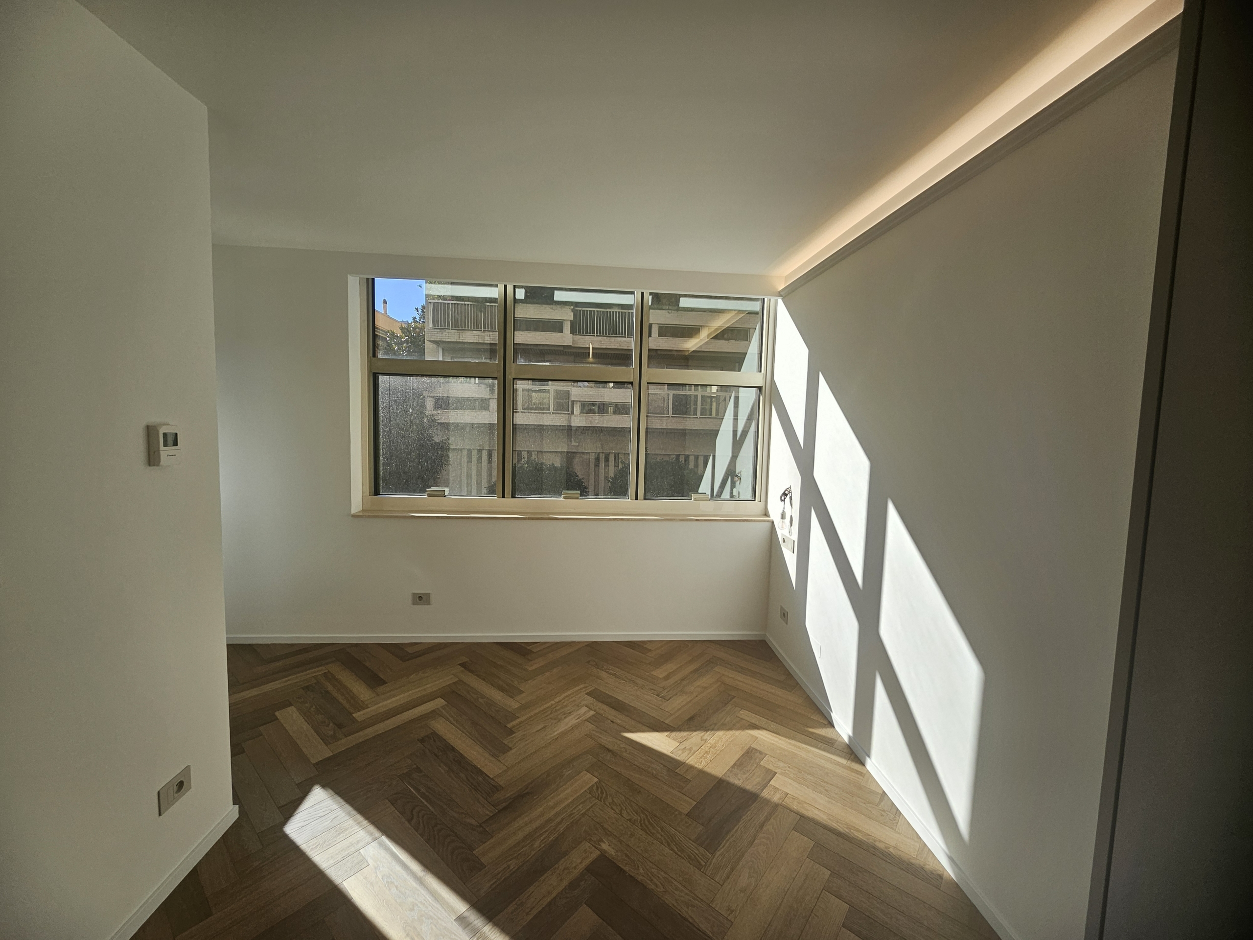 20250923-100242-1758637910-scaled-1 Condamine – 5 Rooms for sale near the port