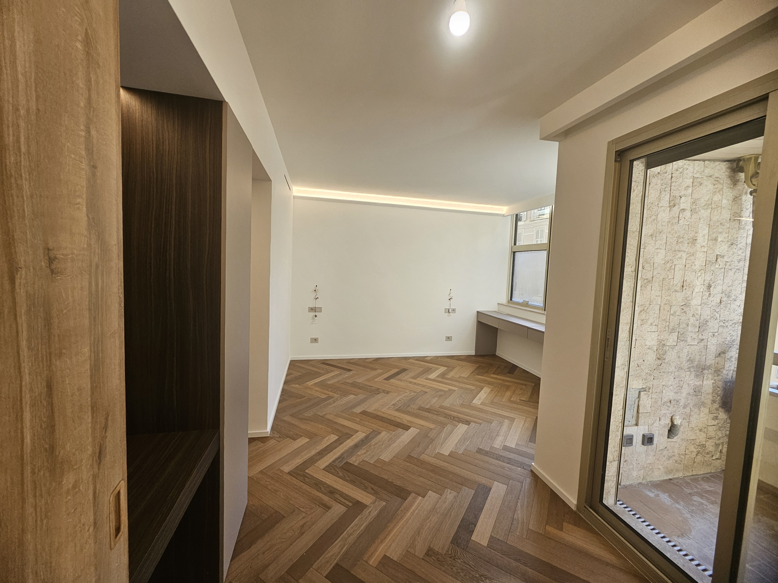 20250923-100300-1758637913-scaled-1 Condamine – 5 Rooms for sale near the port