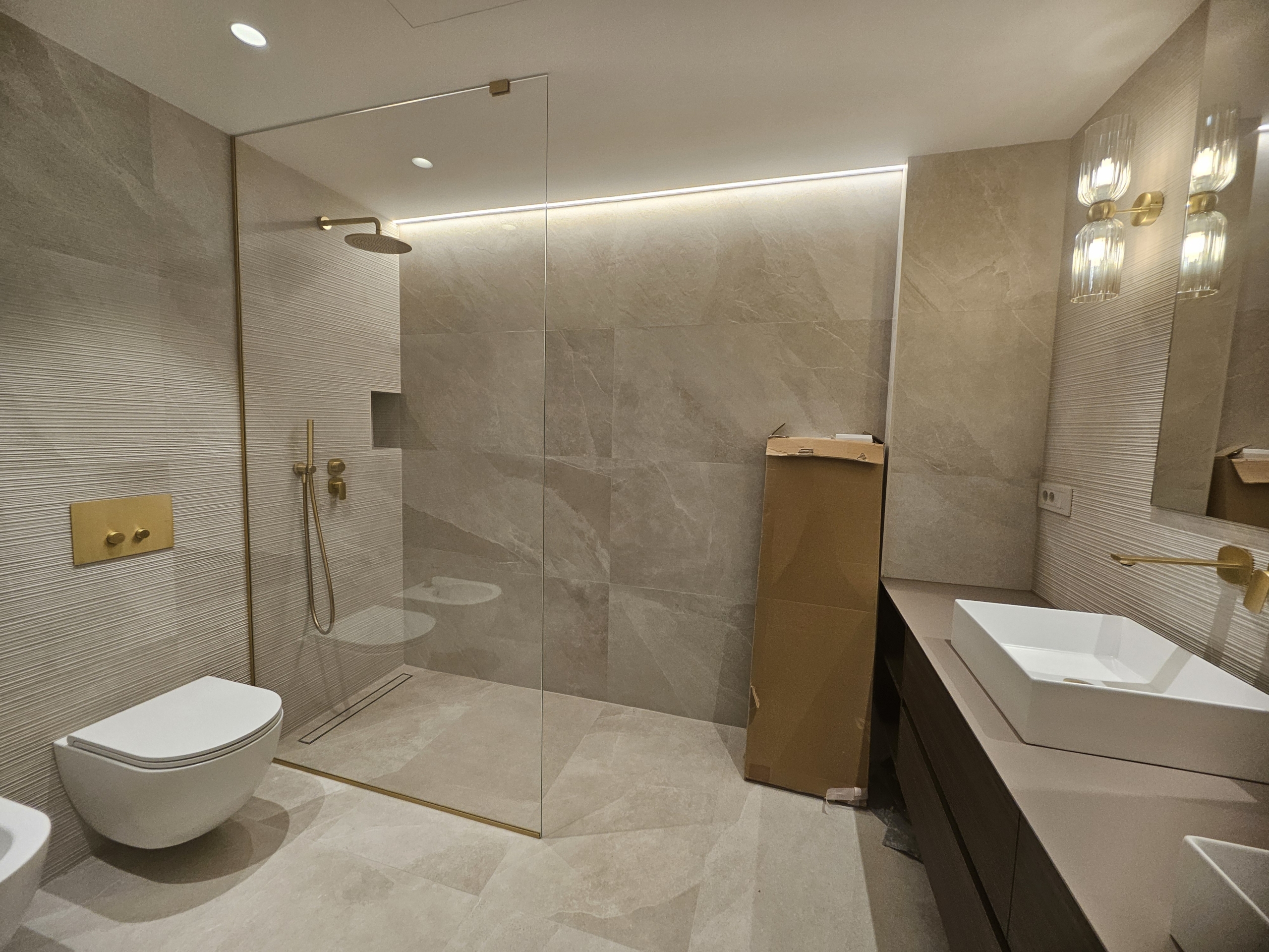 20250923-100324-1758637917-scaled-1 Condamine – 5 Rooms for sale near the port