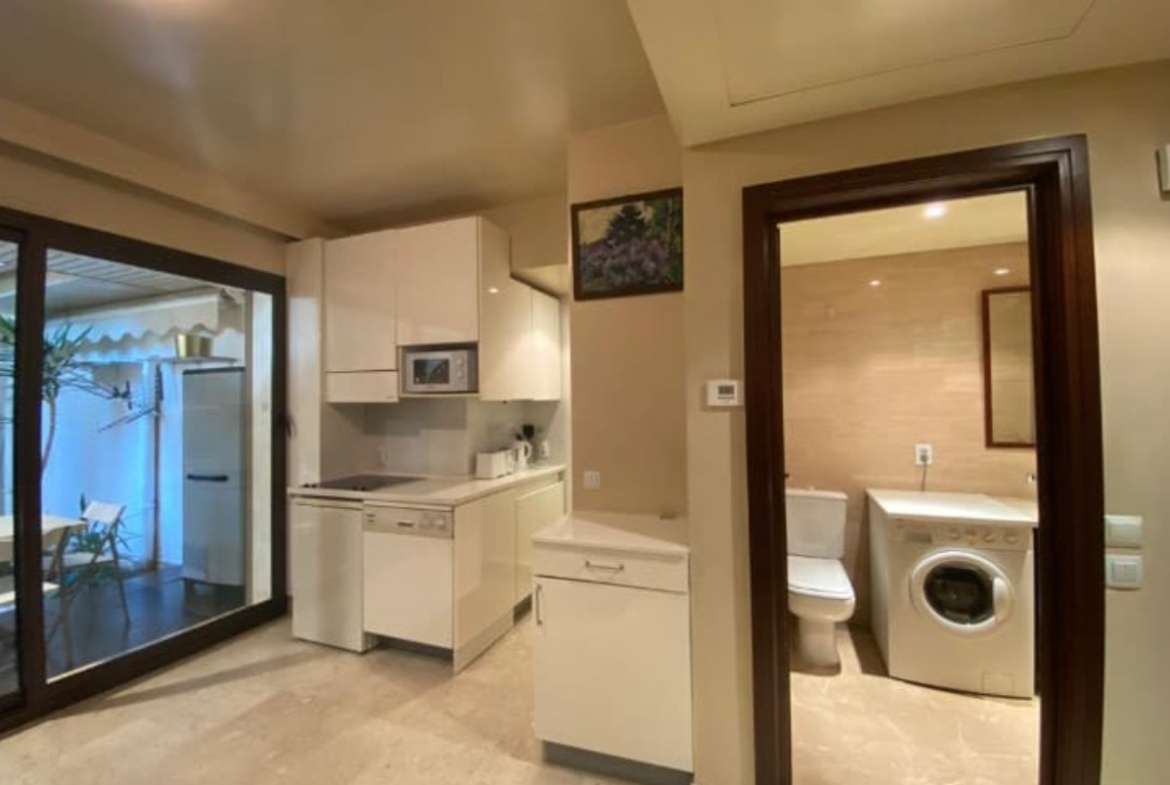 Charming furnished studio in quiet location with garden