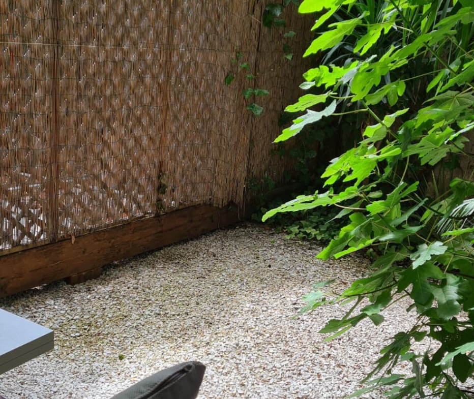 Charming furnished studio in quiet location with garden